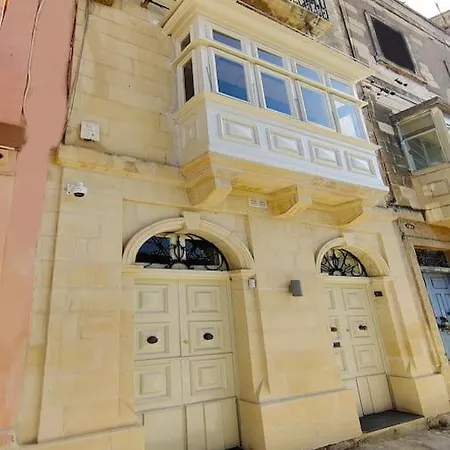 아파트 Berth 1 Savynomad Harbour Residences Bormla Quiet, Curated Heritage, Ground Floor Retreat *