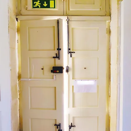 Berth 1 Savynomad Harbour Residences Bormla Quiet, Curated Heritage, Ground Floor Retreat 아파트 *