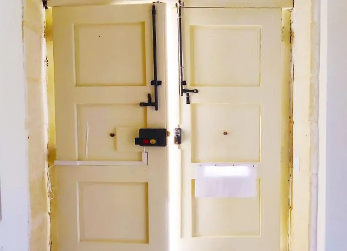 Berth 1 Savynomad Harbour Residences Bormla Quiet, Curated Heritage, Ground Floor Retreat アパート *