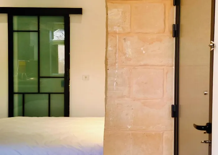 Berth 1 Savynomad Harbour Residences Bormla Quiet, Curated Heritage, Ground Floor Retreat アパート